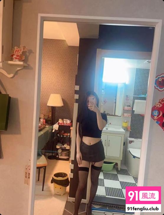 肤白高挑长腿颜值妹